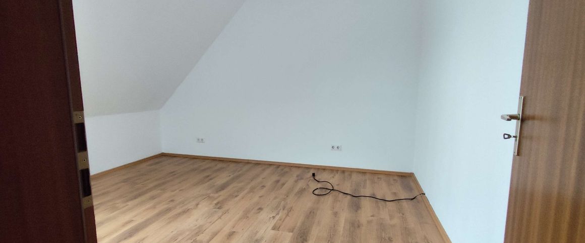 DG =2.OG ! gemütliche 3 Zimmer-Whg + EBK 25,- € moantl ! - Photo 1