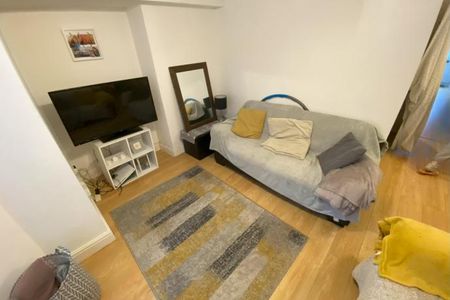 Garden Flat, 146 Otley Road, - Photo 2