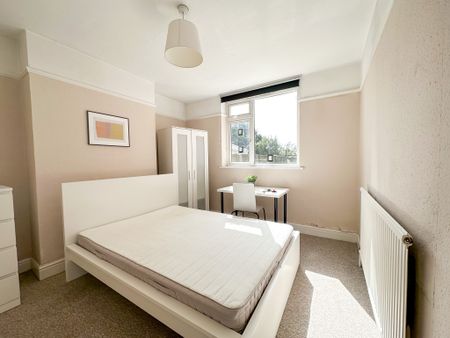 5 bedroom detached house to rent - Photo 3