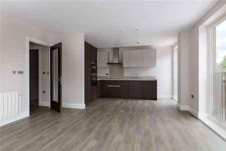 Contemporary two bedroom apartment with balcony in a modern development at the edge of The Pantiles - Photo 4