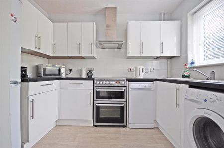 2 bedroom terraced house to rent - Photo 4