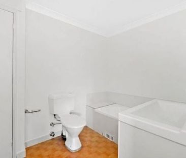 Spacious Split Level Apartment in the Heart of Ultimo - Photo 4