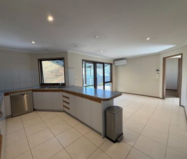 3 Bedroom home in quiet private setting - Photo 6