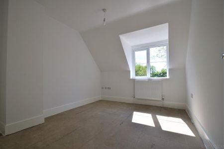 3 bedroom semi-detached house to rent - Photo 3