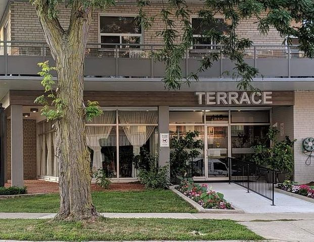 Terrace Apartments | 418 Whitney Avenue, Hamilton - Photo 1