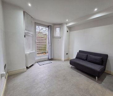 Studio to rent - Photo 5