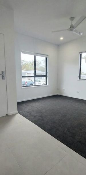 An ultra-modern 4 Bedroom Home - Photo 1