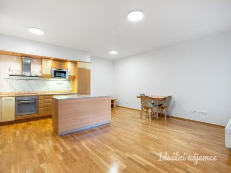 Pronájem bytu 2+kk 69 m2 - Fotografie 4