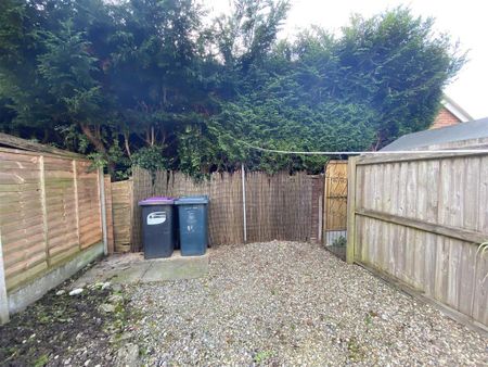 2 bedroom terraced house to rent - Photo 3