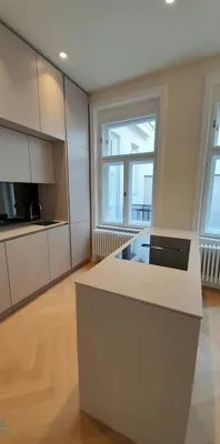 MODERNE ALTBAUMIETE MIT KLEINEM BALKON - INNENHOFLAGE - Photo 1
