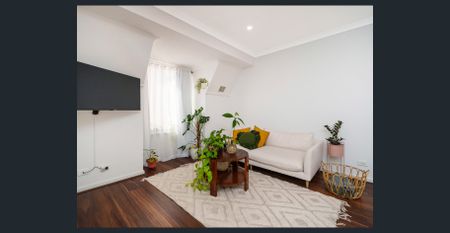 Lifestyle Location in the heart of the village. - Photo 5