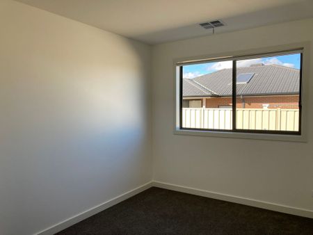 Modern Family Home North Shepparton - Photo 4