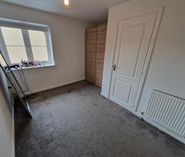 2 bedroom coach house to rent - Photo 2