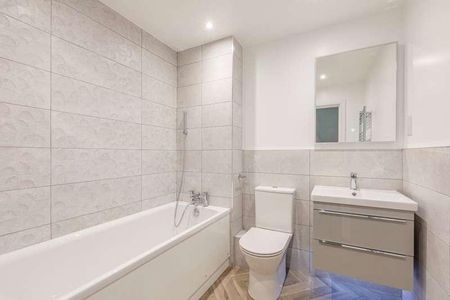 West Byfleet, Surrey, KT14 - Photo 5