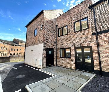 2 Tabley Mews, Altrincham - Photo 1