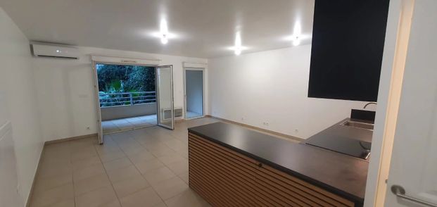 Location Appartement 3 pièces 64m² MARSEILLE 6ème - Photo 1