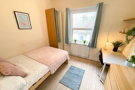 6 Bed Detached House, Cambridge Road, SO14 - Photo 5