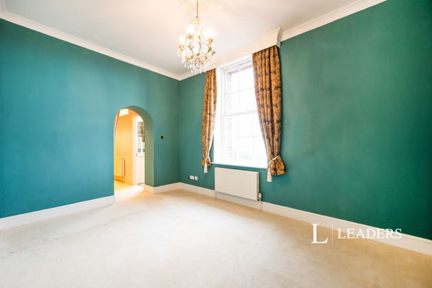 3 bedroom apartment to rent Halliday House, Gunners Row, Southsea, PO4 - Photo 1