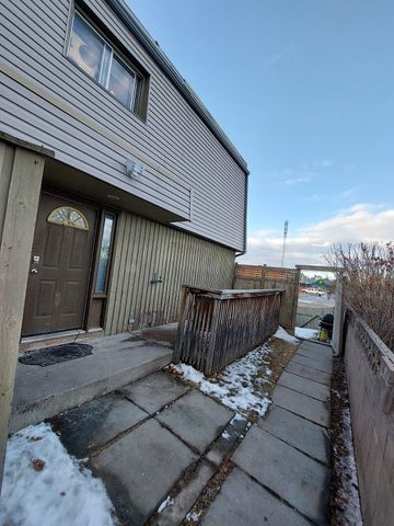 531 64 Avenue Northeast, Calgary - Photo 3