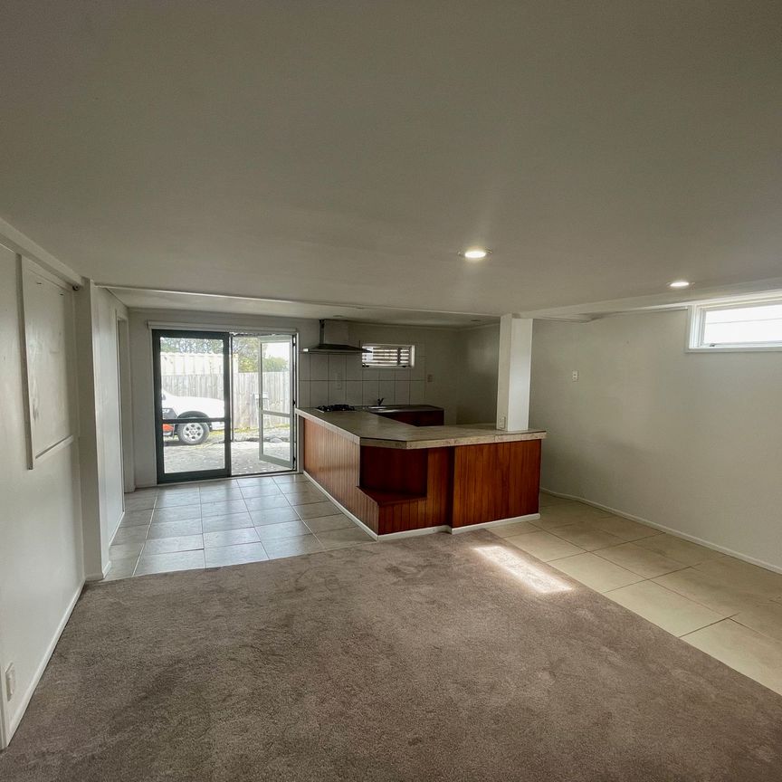 Coastal Comfort - 3-Bedroom Downstairs Unit - Photo 1