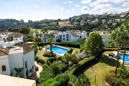 Apartamento planta baja en alquiler en Los Arqueros, Benahavis - Photo 5