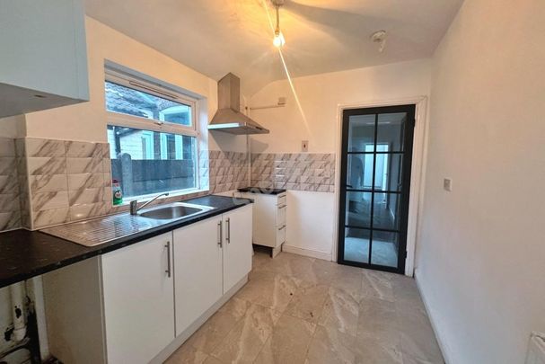 3 bedroom terraced house to rent - Photo 1