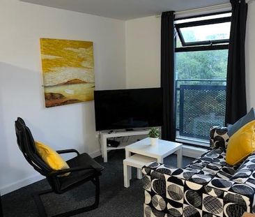 1 bedroom in a flat share to rent - Photo 3