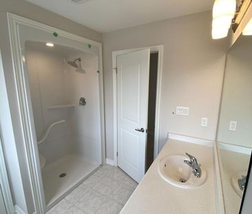 For Lease - 57 Sycamore Street, Welland, Ontario - Photo 1