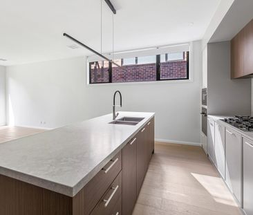 IMPRESSIVE 4 BED, 3 BATH TOWNHOUSE IN BEAUTIFUL CAMBERWELL - Photo 6