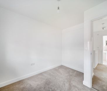 Upton hall crescent, Upton - Photo 1