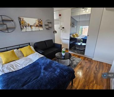 Studio to rent - Photo 2