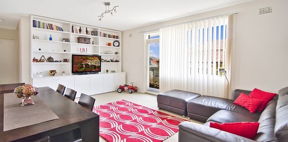 MODERN 2 BEDROM APARTMENT - Photo 2