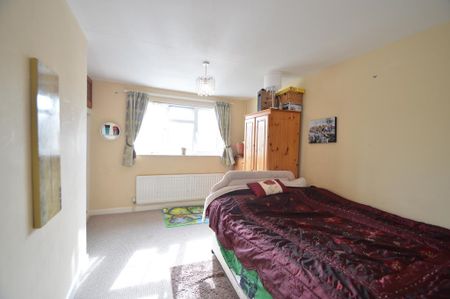3 bedroom detached house to rent - Photo 5