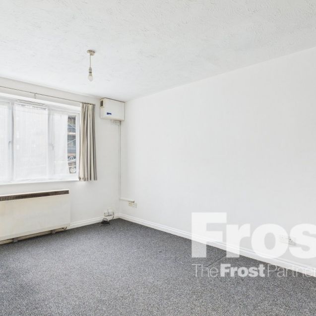 Upton Park, Slough, Berkshire,SL1 - Photo 1