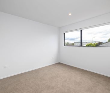 Fantastic Modern Townhouse! - Flexible Dates Available! - Photo 3