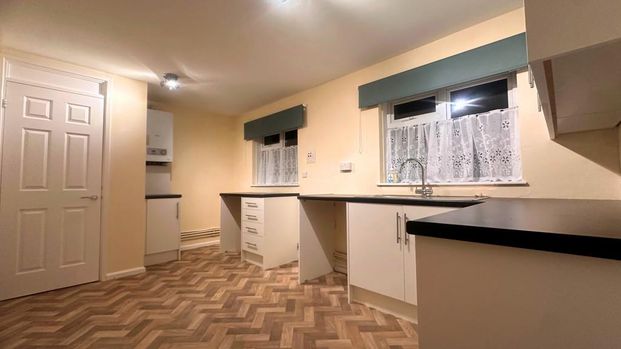 2 bedroom ground floor flat to rent - Photo 1