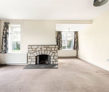 **6 months only** Nestled in the picturesque village of Great Coxwe... - Photo 5