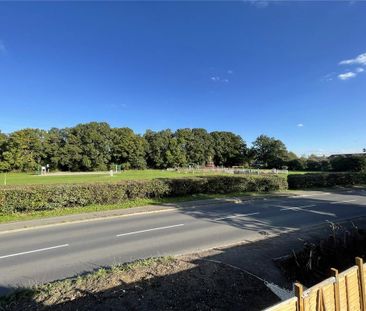 3 bedroom semi-detached house to rent - Photo 2