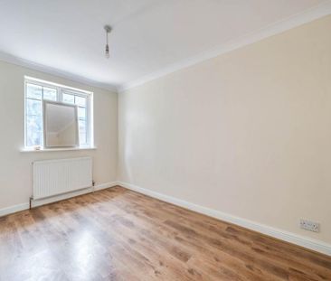 4 bedroom detached house to rent - Photo 5