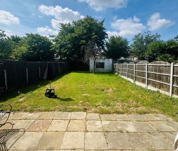 1 bedroom in a flat share to rent - Photo 5