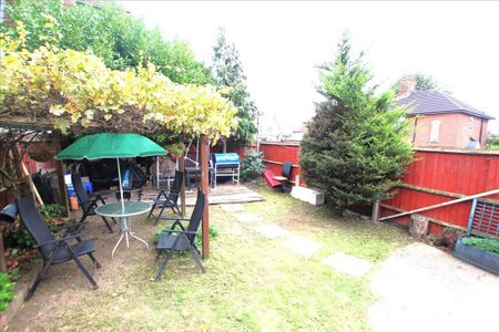 3 bedroom end of terrace house to rent - Photo 5