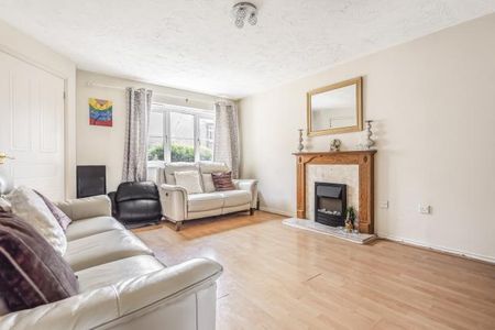 4 bedroom end of terrace house to rent - Photo 4