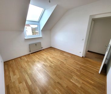 Schöne Dachgeschoss Wohnung - Photo 3