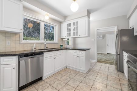 For Lease - 613 Sequin Crescent, Mississauga, Ontario - Photo 2