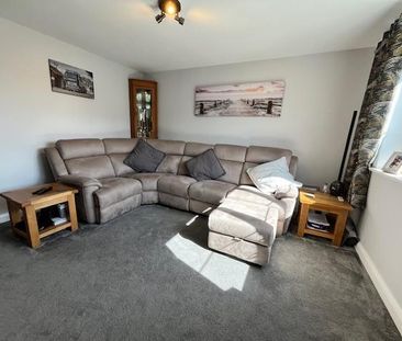 3 bedroom semi-detached house to rent - Photo 2