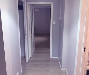 Ground Floor Flat 2 Bedroom Flat at , Courtland Close, Watford, WD2... - Photo 6