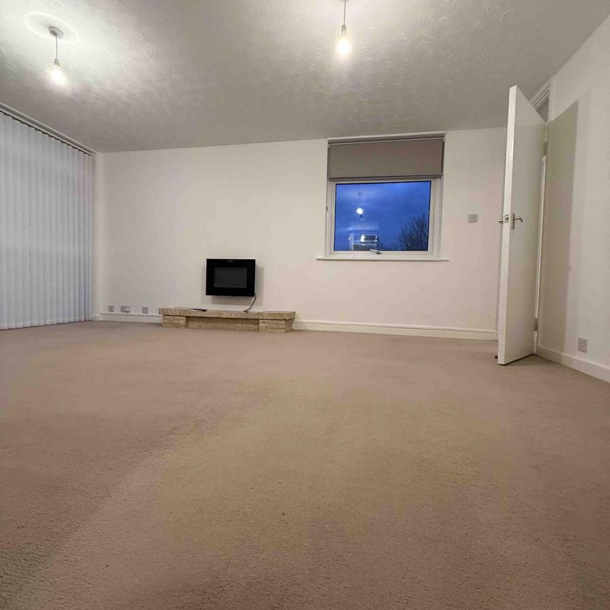 Spacious 3-Bedroom Flat to Let in Aylesbury - Photo 1