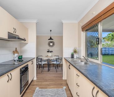 104-106 Martinez Avenue, West End QLD 4810 - House For Rent | Domain - Photo 6