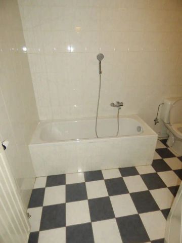 Appartement met 2 slaapkamers en groot terras in centrum Borgloon - Photo 5