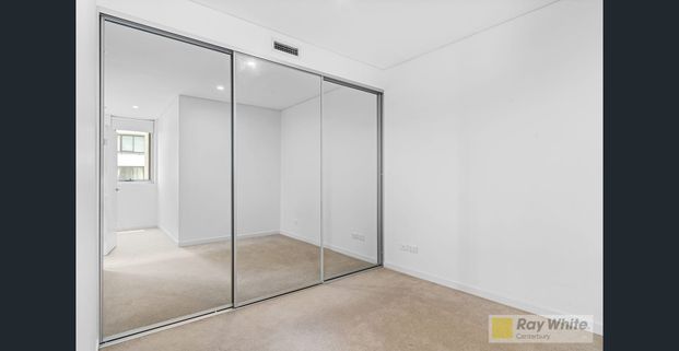 Modern 1-Bedroom, 1-Bathroom Apartment - Photo 1